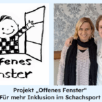 Zwei Frauen stehen in einem Foto nebeneinander. Es sind die Gründerinnen des Projekts für Inklusion Offenes Fenster. Der Hintergrund ist hellblau. Unter dem Foto ist der Schriftzug Inklusions-Projekt Offenes Fenster zu lesen.