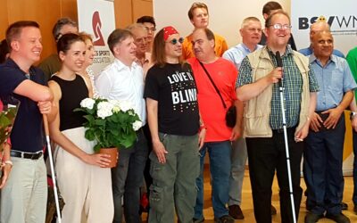 Photo von Harald Zinner-Schneider. Ein Bild von mehreren Teilnehmenden nebeneinander des 2. Inklusionsopen in Wien.